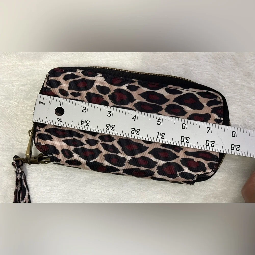 Travelon Leopard Print Wristlet ✈️